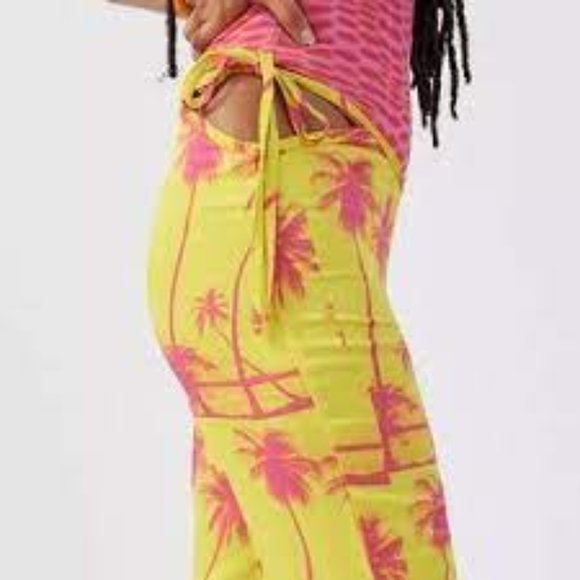 NWT Urban Outfitters Yellow/Pink Palm Tree Printed Sunny Cut Out Flares - Picture 3 of 3